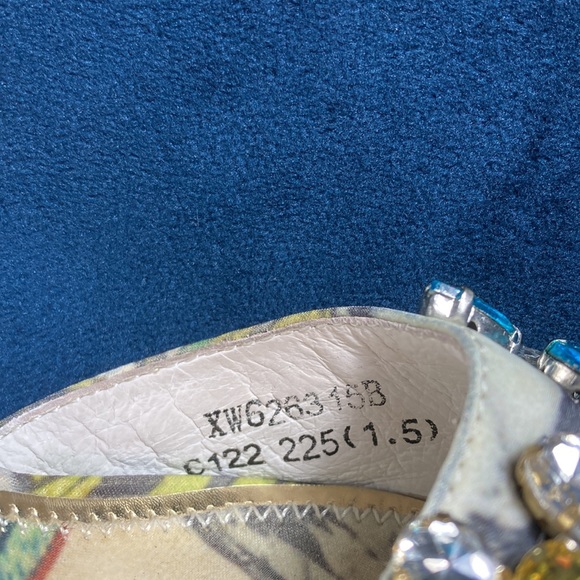 Classical (brand) Slingback Heels SUPER CUTE! - Picture 7 of 11